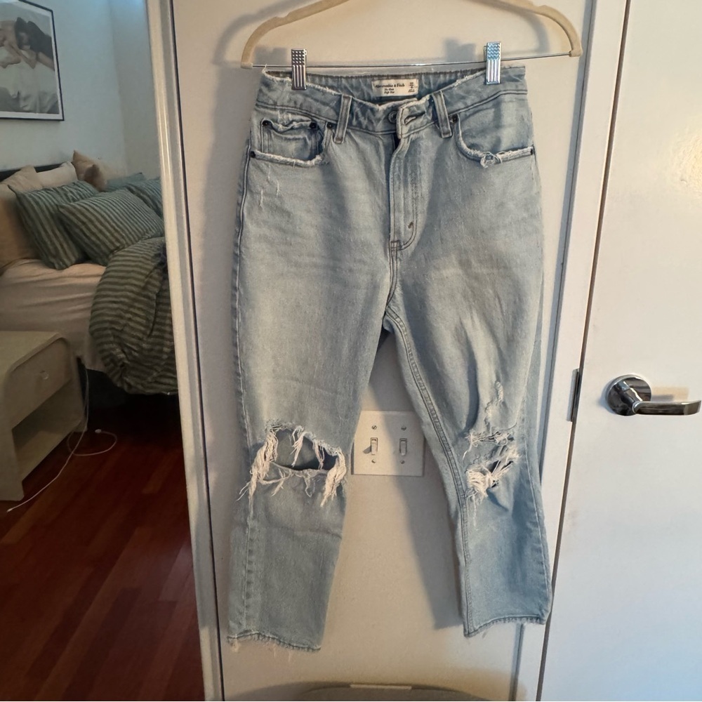 Abercrombie & Fitch The Mom High High Light Blue Ripped Knee Jenas - Picture 2 of 7